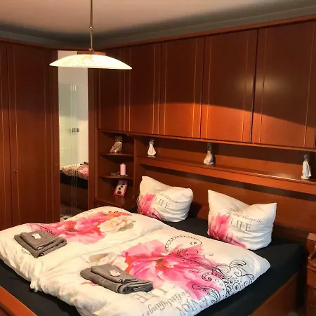 Modernes 3-Zimmer Apartment Fuer 5 Personen Nahe Messe Duesseldorf *